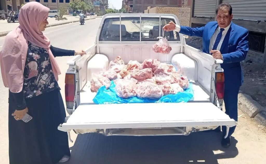 بيطري الاقصر تضبط 87 كيلو دواجن بها احتقان دموي ولها رائحة كريهه وحروق تجميد وغير صالحة للاستهلاك الادمي باحدي الرياشات بشارع التليفزيون بالأقصر وذلك قبل وصولها للمواطنين